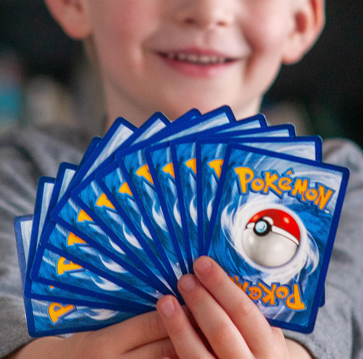 3 Booster Packs & 1 Holofoil Promo Card Y8433